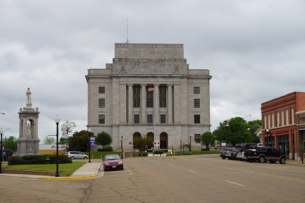 The U.S. Post Office and Courthouse, Texarkana, which sits astride the state line